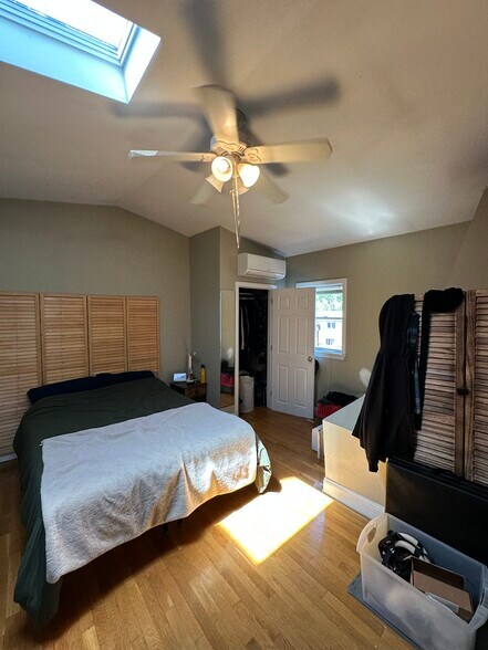 Building Photo - 282 Summer St