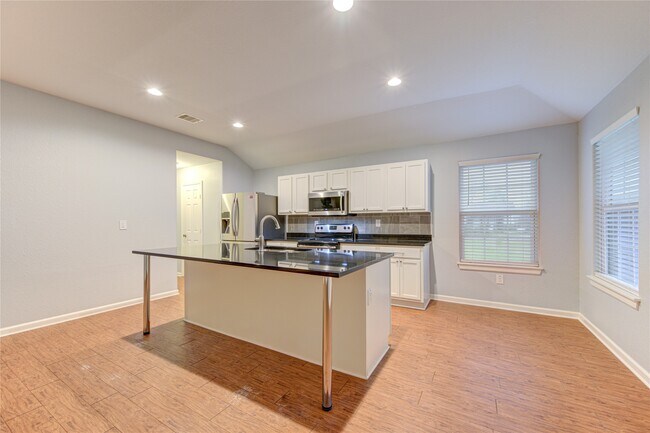 Building Photo - 503 W Linney St
