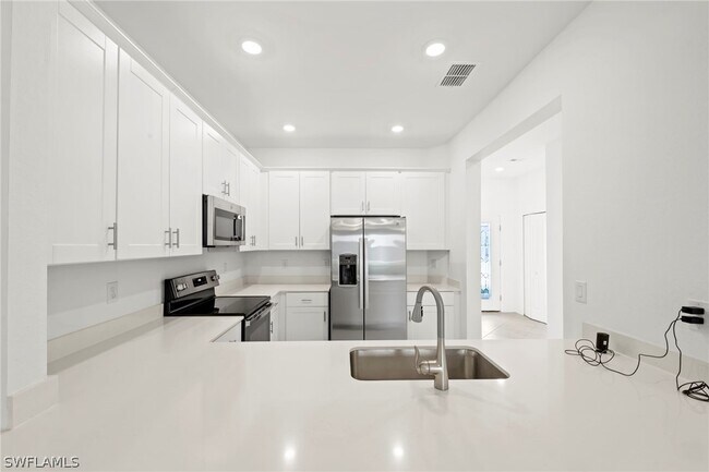 Building Photo - 2827 Blossom Wy