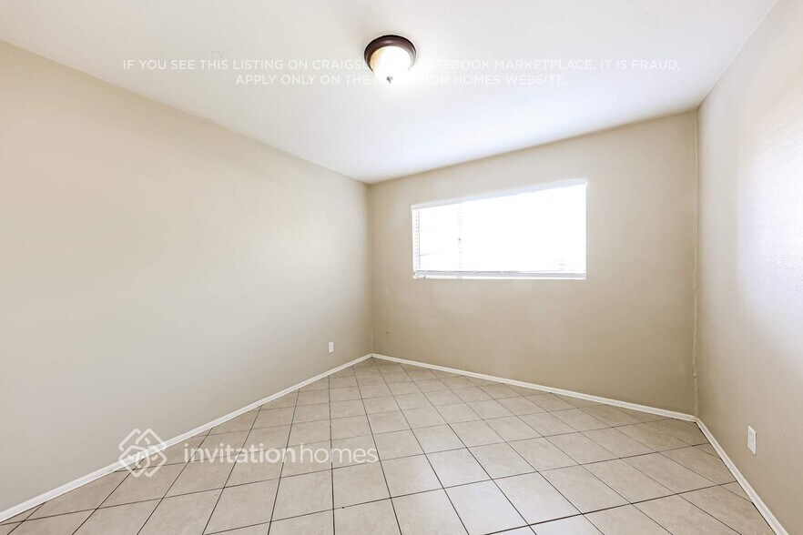 Building Photo - 3735 W Rose Ln