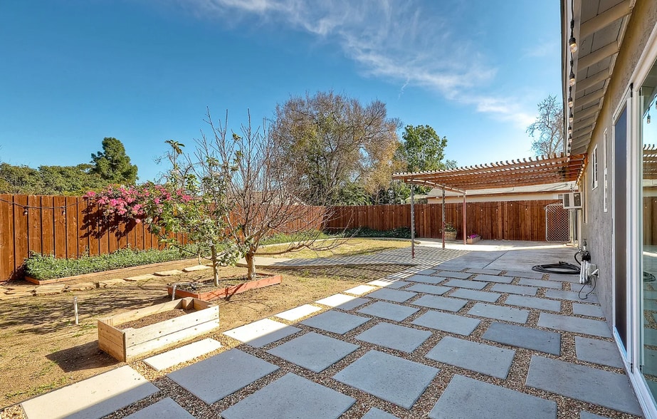 Building Photo - 2371 Berry St