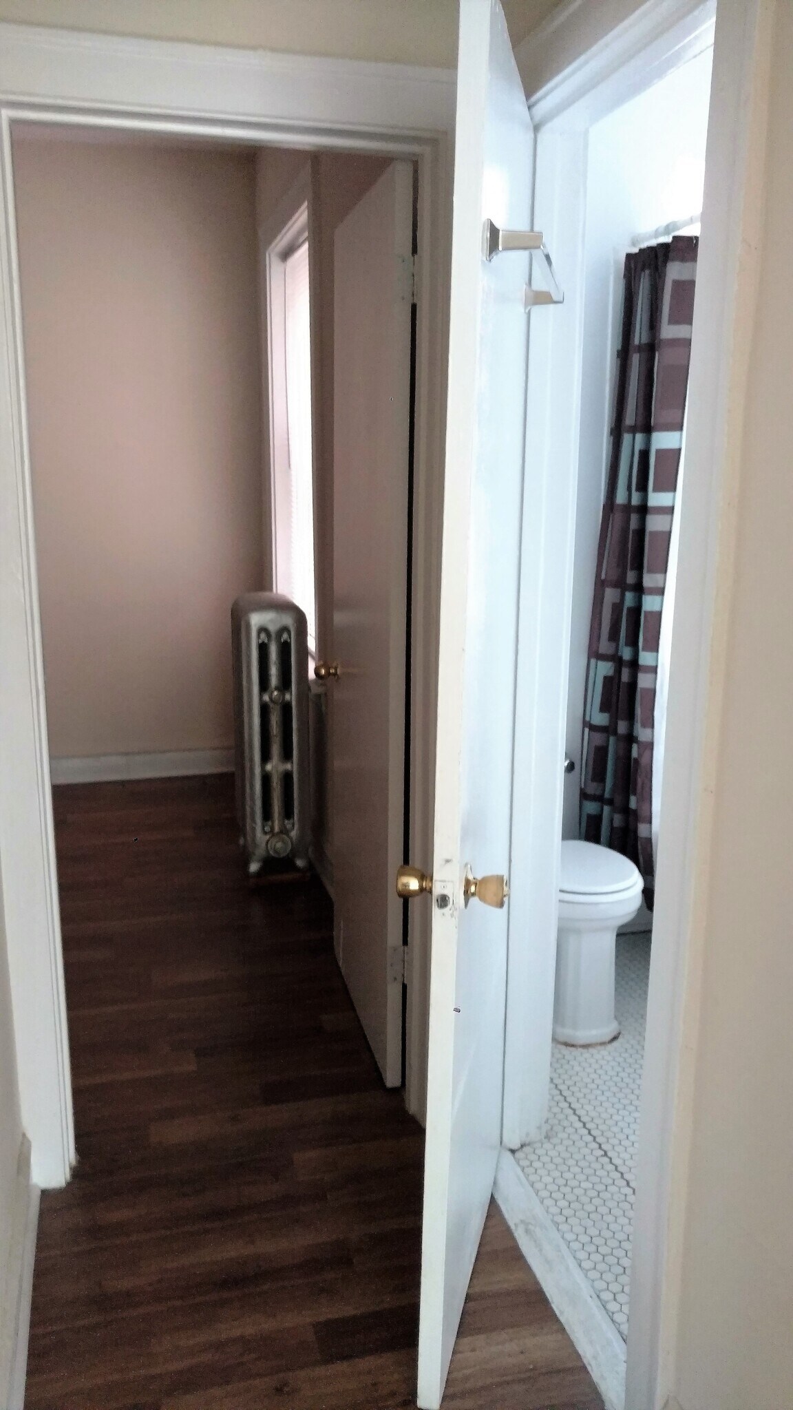 Building Photo - 6913 N Lakewood Ave