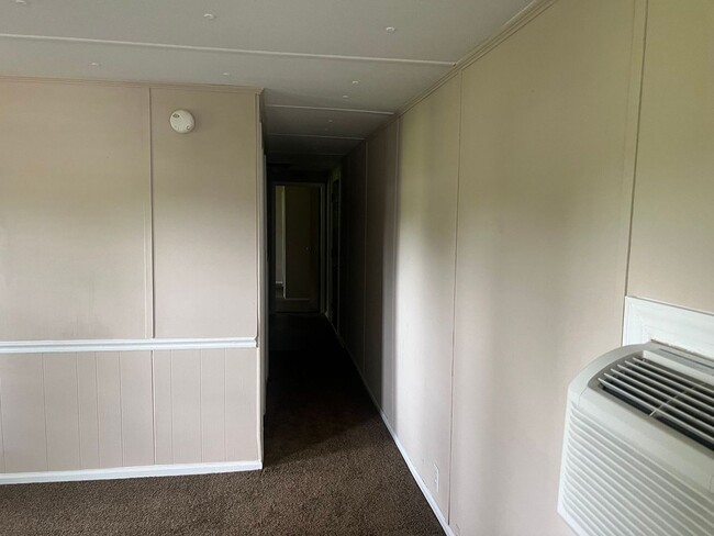Building Photo - 2 Bedroom Mobile Home