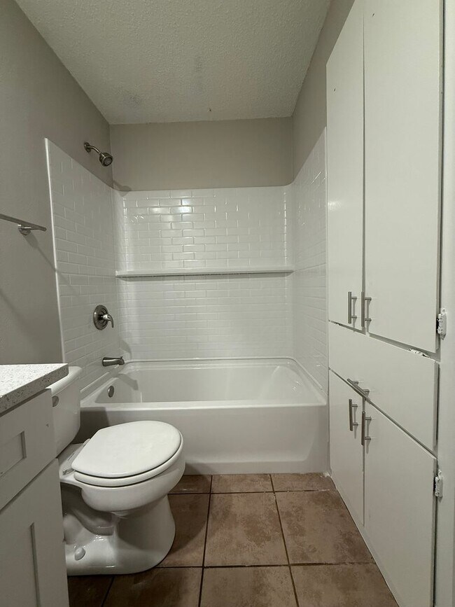 Building Photo - R.Patel Properties2 (12310 Willow Wild Dr)