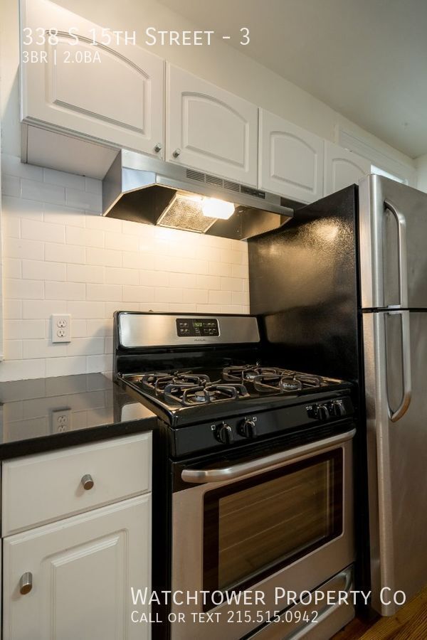 Building Photo - 338 S 15th St