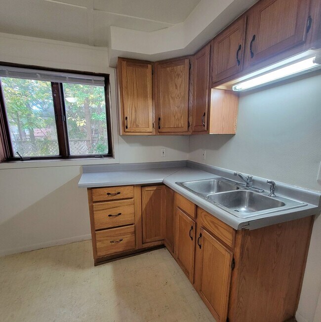 Building Photo - 608 Galloway St