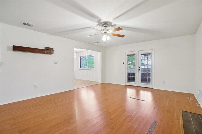 Building Photo - 1300 Tuxford Cove