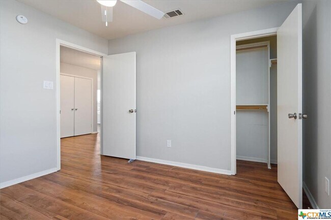 Building Photo - 1204-1204 Hillyer St