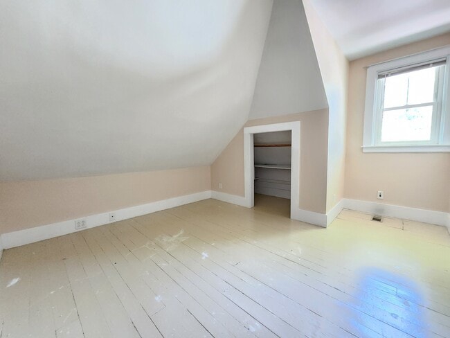 Building Photo - 387 College Ave