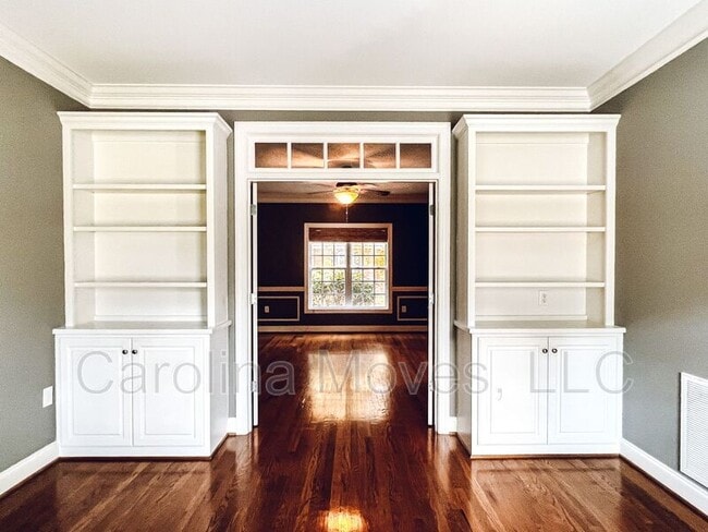Building Photo - 702 Carriage Hill Rd
