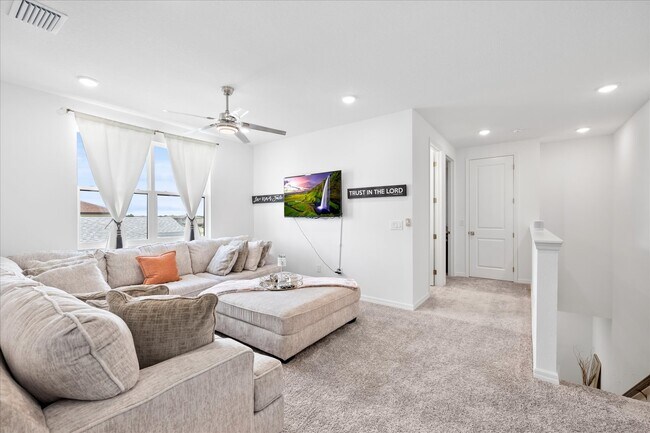 Building Photo - 12195 Stirrup Dr