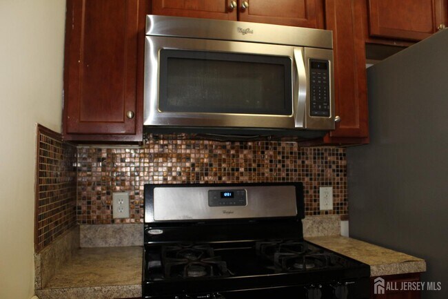 Building Photo - 611 Doral Ct