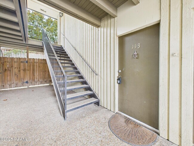 Building Photo - 1008 S College Rd