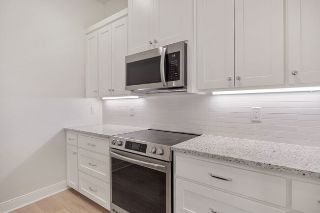 Building Photo - Gorgeous new construction in Flint!