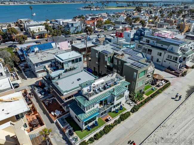 Building Photo - 3911 Ocean Front Walk