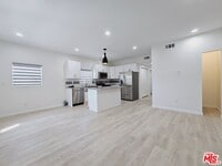 Building Photo - 2826 3/4-2824 Leeward Ave
