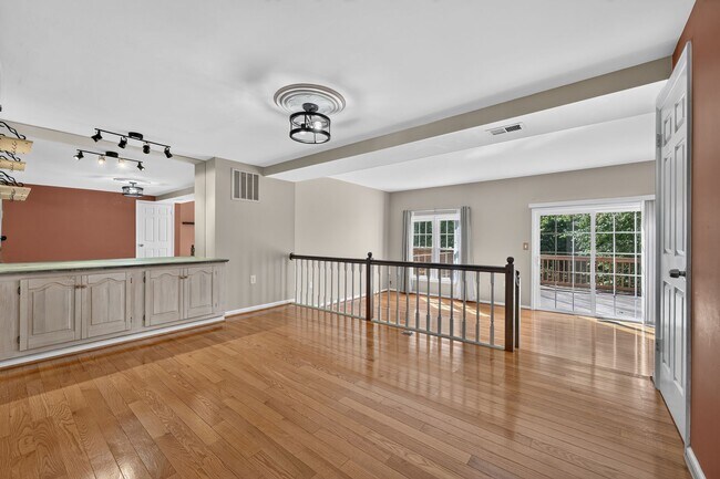 Building Photo - 5619 Ridge View Dr