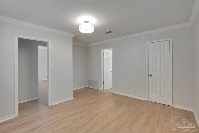 Building Photo - 10601 Silver Creek Dr