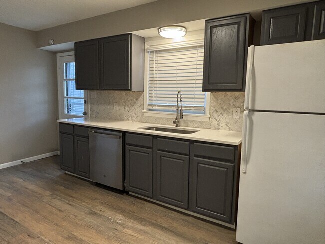 Building Photo - 4414 Kingsley Dr