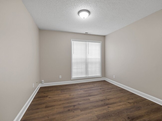 Building Photo - Newly Renovated 2BR, 2 BA in Greer SC