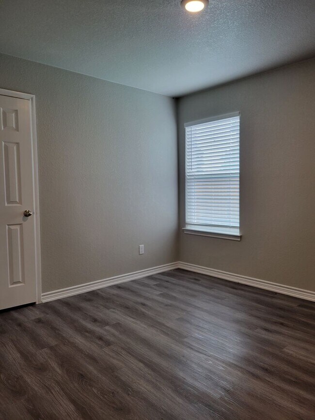 Building Photo - 1606 Pontotoc