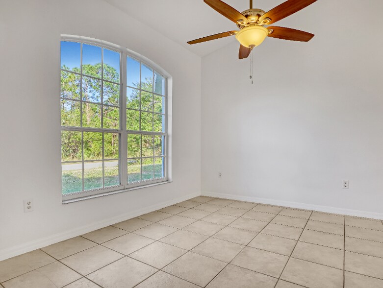 Building Photo - 1826 Viburnum Rd NW