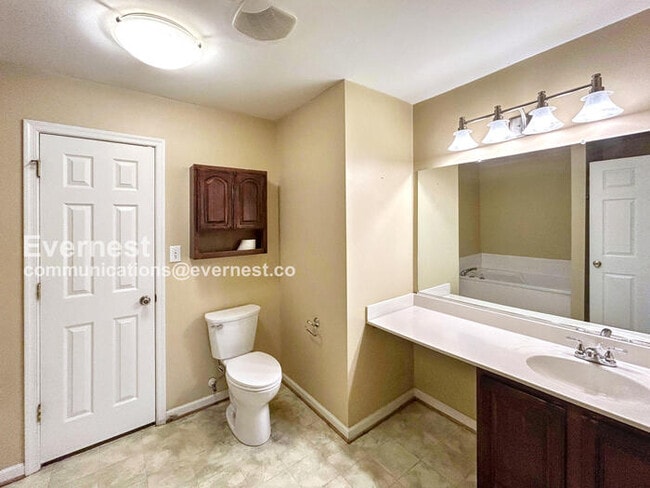 Building Photo - 1804 Westgate Cir
