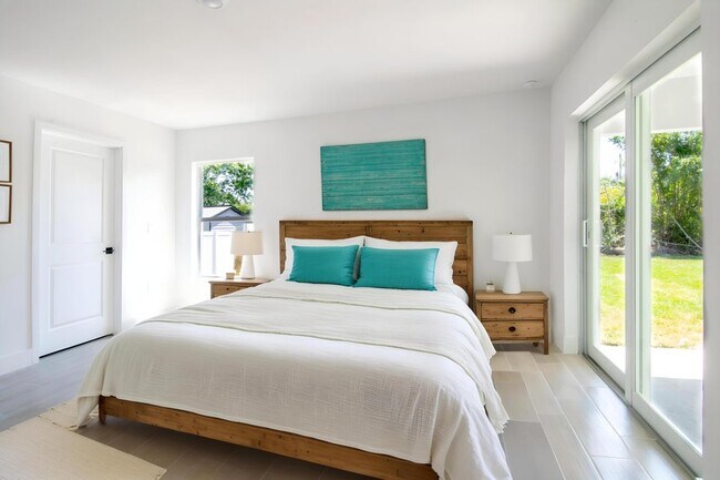 Building Photo - 10235 Stonecrop Ave