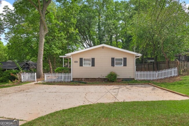 Building Photo - 2051 College Ave NE