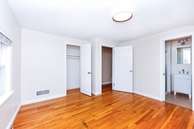 Building Photo - 48 Graymore Rd