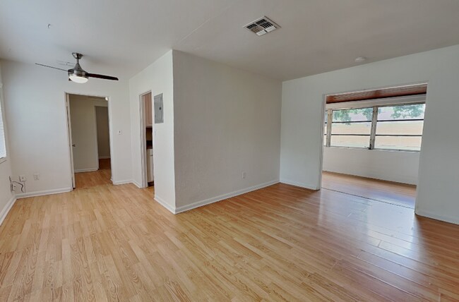 Building Photo - 2124 Valencia Rd