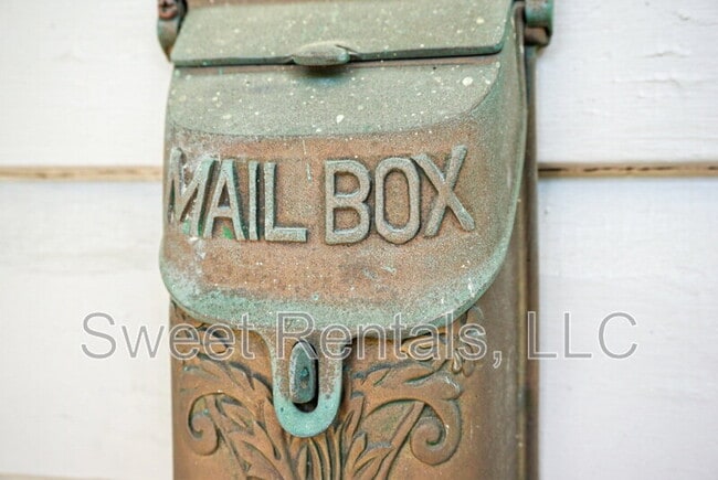 Building Photo - 6 Wentworth St