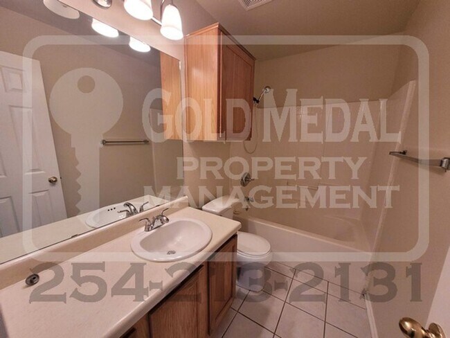 Building Photo - Charming 4-Bed, 2-Bath now available for r...