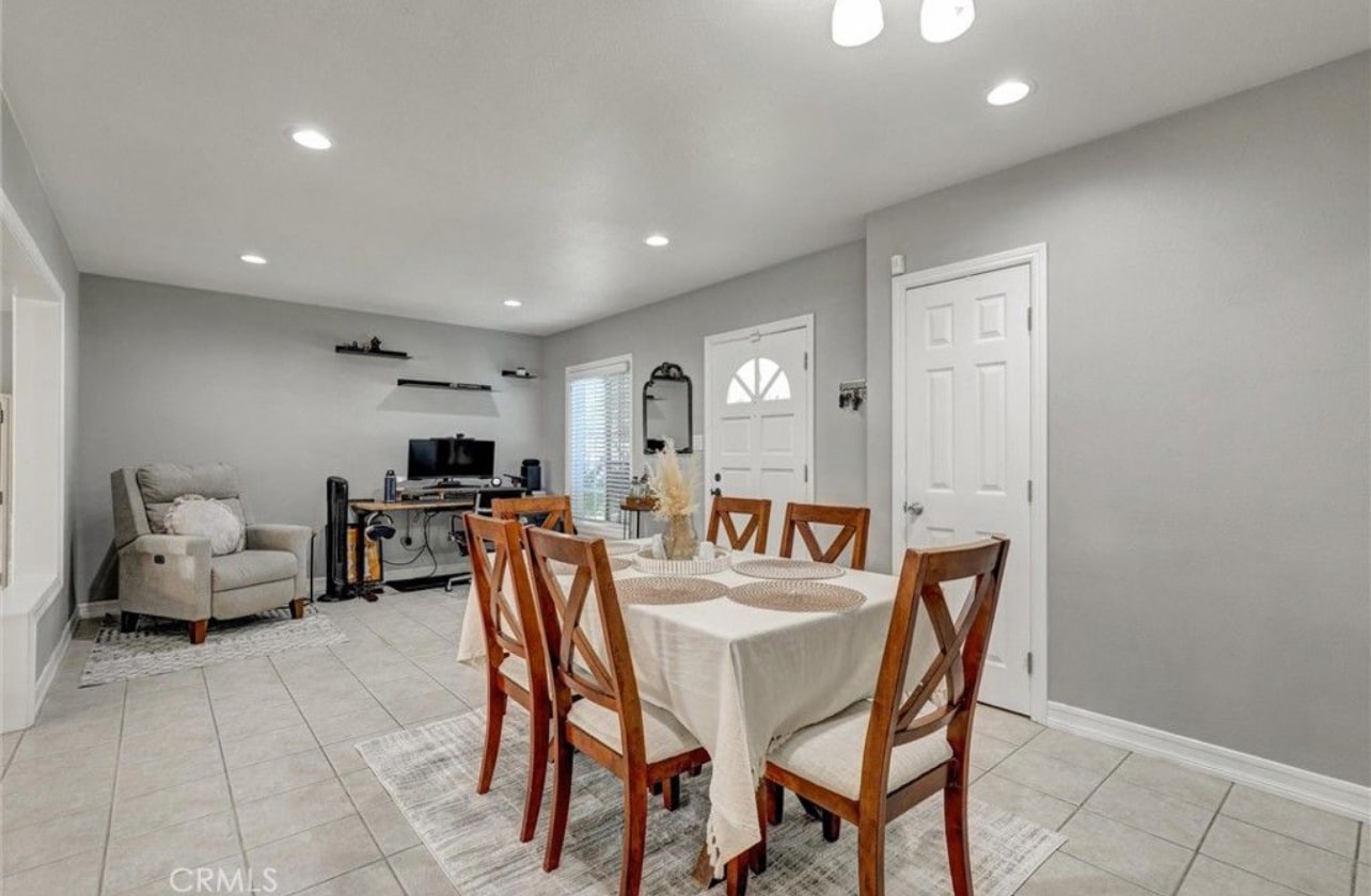 Building Photo - 10337 Garfield Ave