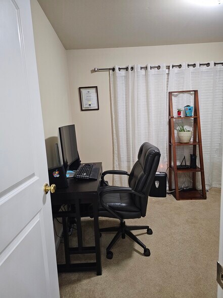 office/bedroom - 615 Grayhawk Cir