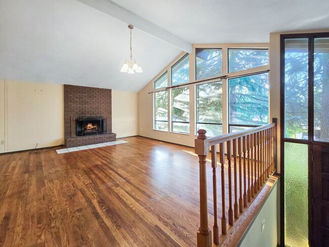 Building Photo - Charming 4-Bedroom Home with Bonus Rooms &...
