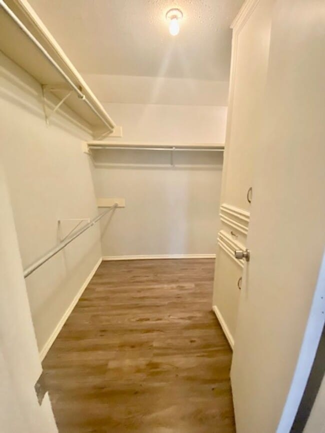 Building Photo - 2 Bedroom Townhouse near Tennis Center