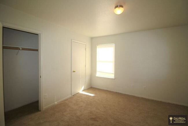 Building Photo - Now Leasing – 401 W Ave E, Unit B