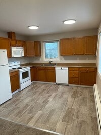 Building Photo - Heat Included! Heated Storage, 2 Bedroom/1...