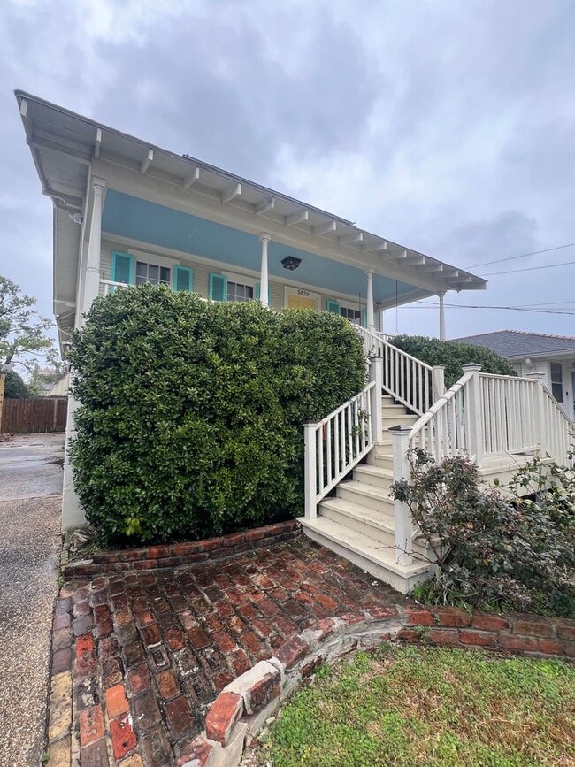 Building Photo - 4 Bedroom Unit off of State St!