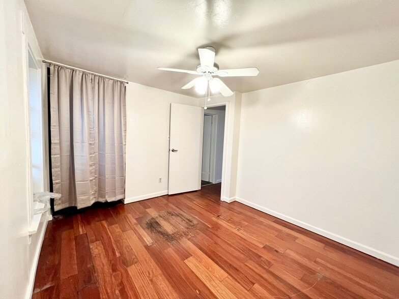 Building Photo - 451 27th St