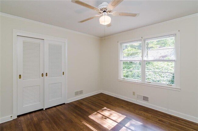 Building Photo - 6670 Castleton Dr NW