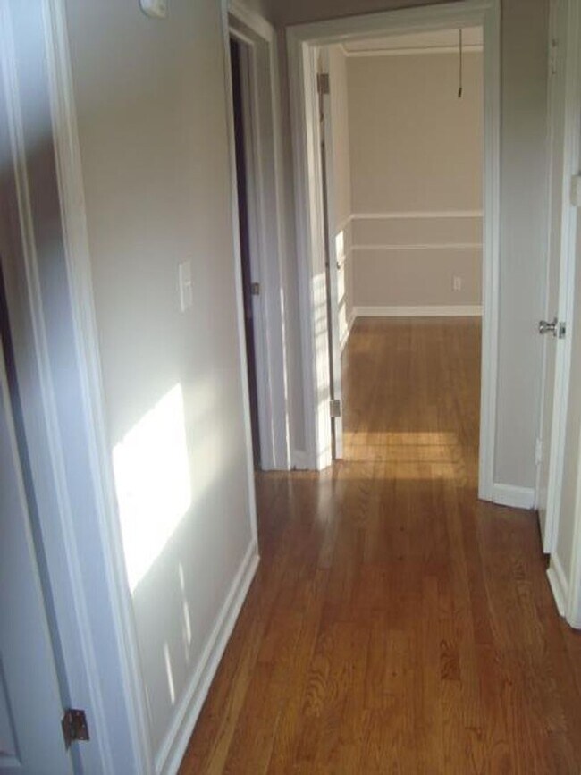 Building Photo - Rent Ready 3 bedroom and 2 bathroom!