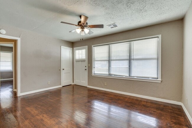 Building Photo - Charming 2-Bedroom Home with Original Hard...