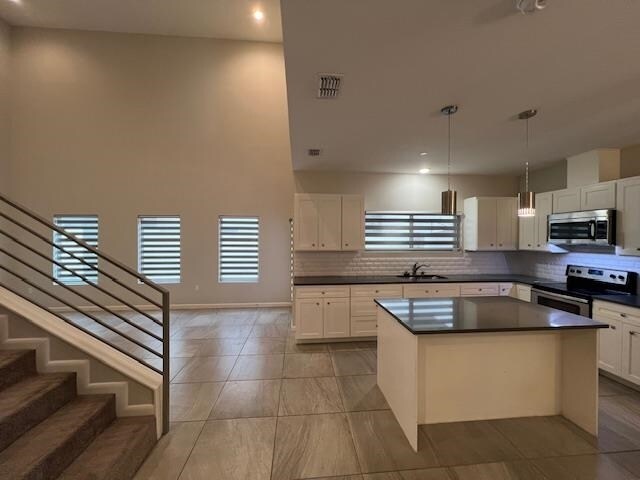 Building Photo - 10902 International Blvd