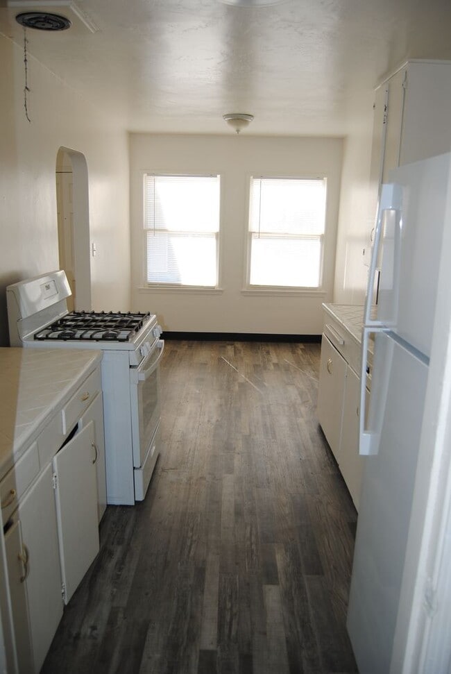 Building Photo - Two weeks of free rent during your third m...