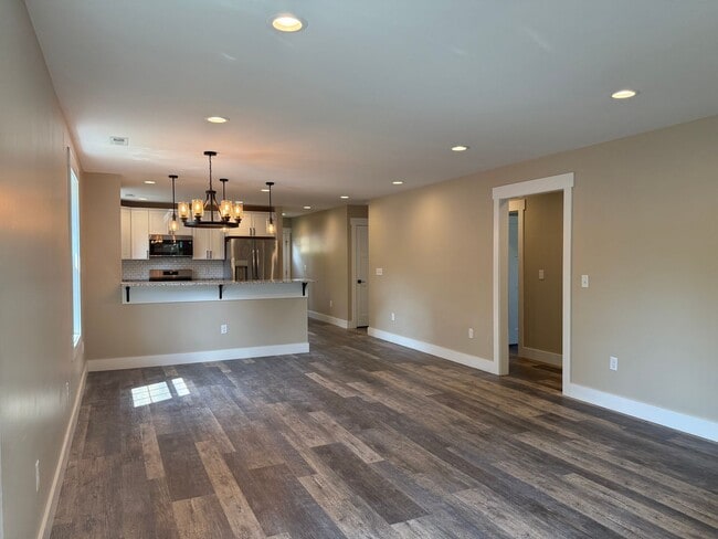 Building Photo - Newer One-Level Home Near Downtown Black Mountain