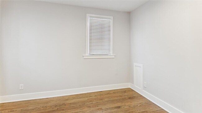 Building Photo - Modern 3BR/2.5BA Row Home with Parking & Private Backyard in SE DC