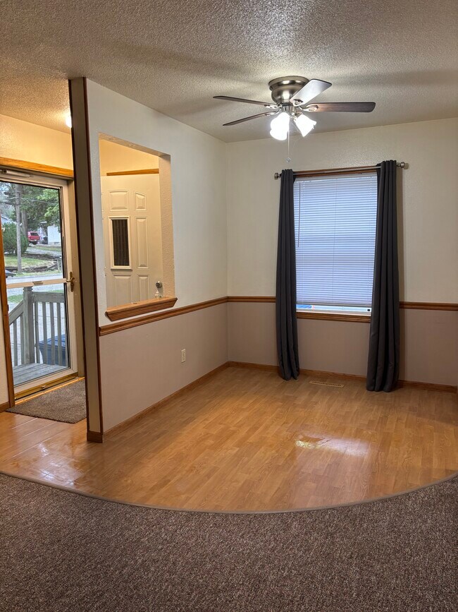 Dining area - 5812 SW 3rd St