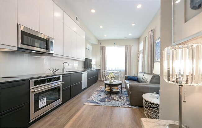 Primary Photo - 1521 Corcoran St NW